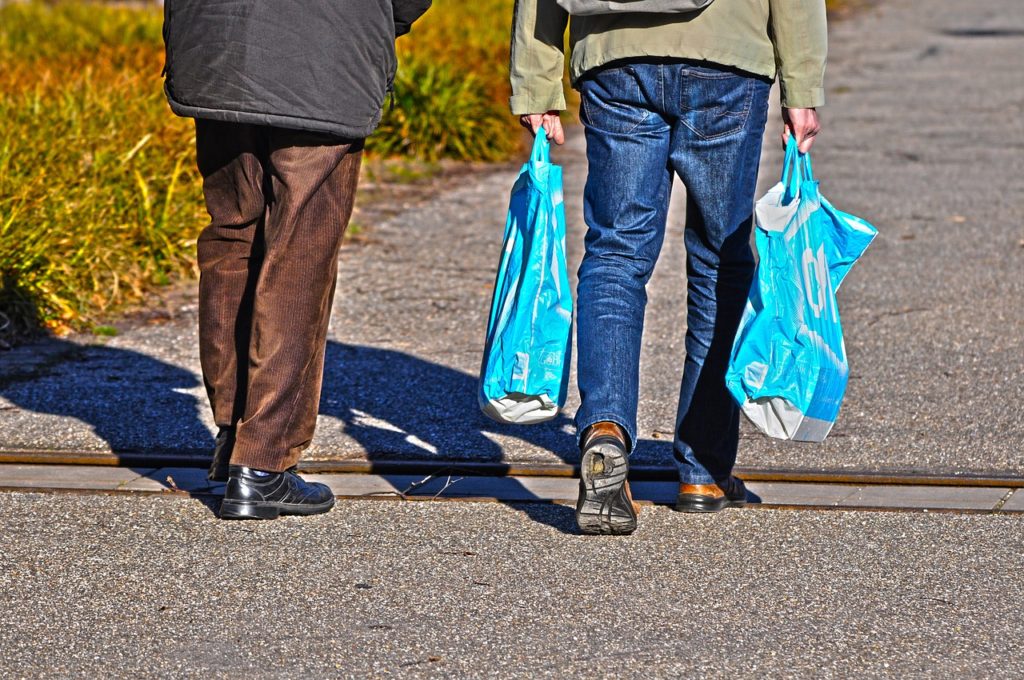Campaña para que los comercios faciliten bolsas gratis de material compostable